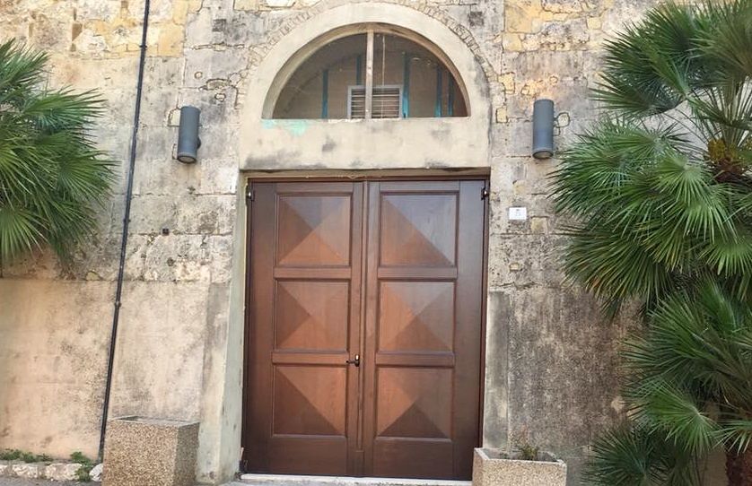 Cagliari, “ma quale infisso storico? Era un vecchio portone senza valore”