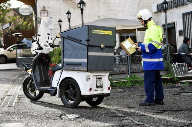 A Cagliari i postini viaggeranno con i tricicli elettrici