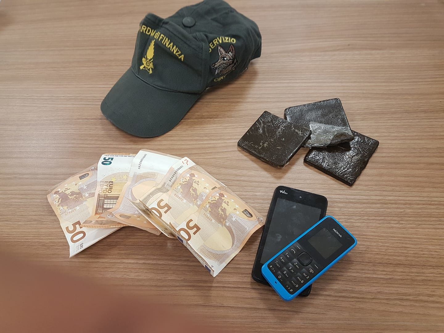 I cani scoprono la droga “afghana” per la festa di San Simplicio: giovane in arresto a Olbia