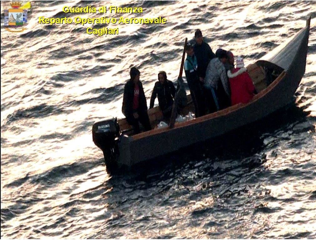 Maxi sbarco di migranti algerini sulle coste sarde: “46 fermati e portati a Monastir”