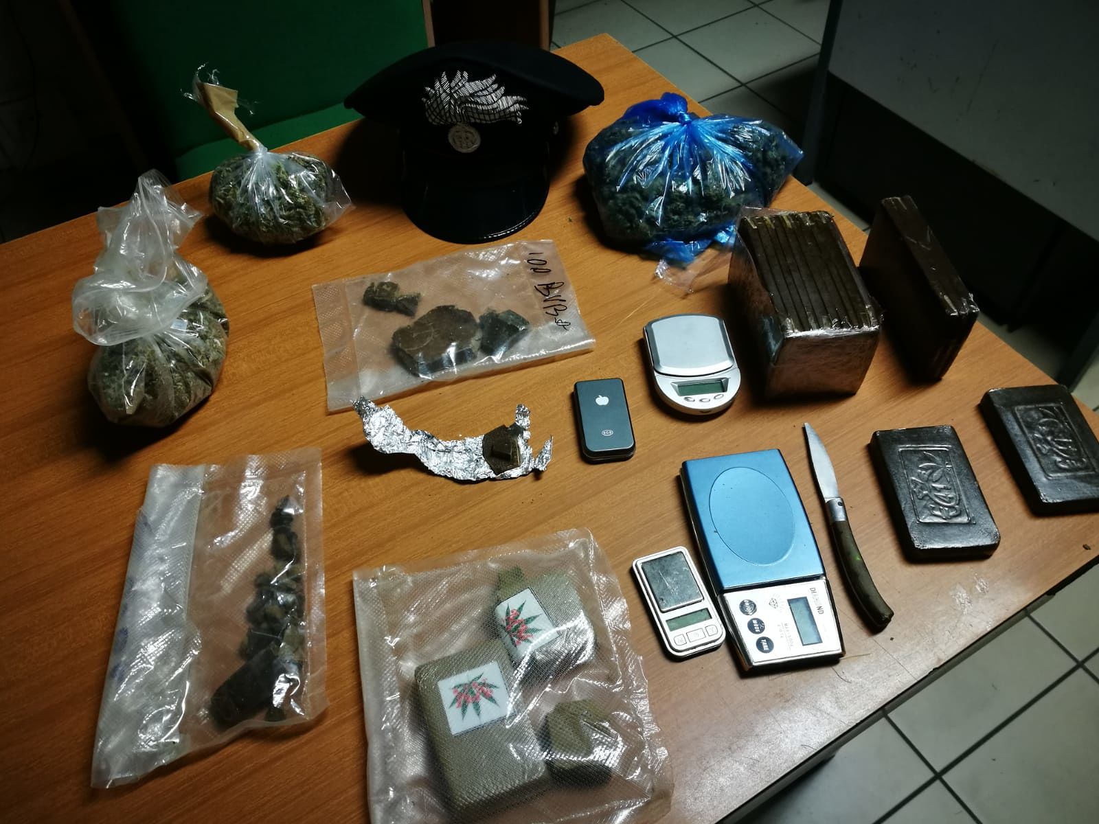 Pirri, sorpreso con oltre un chilo e mezzo di hashish in auto: arrestato dai carabinieri