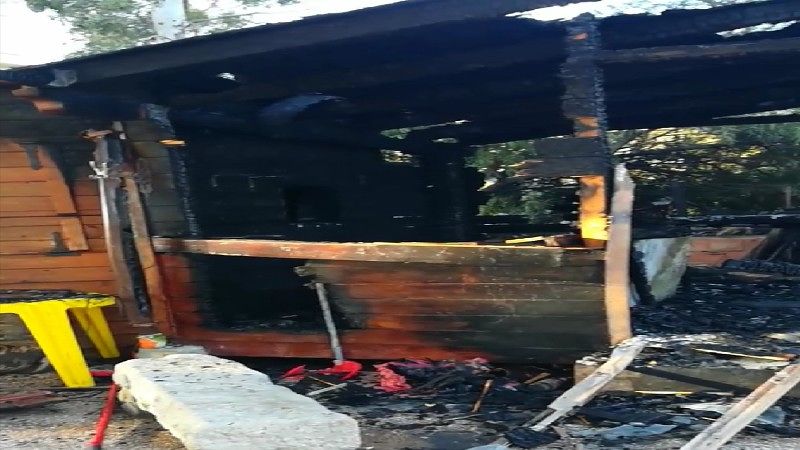 Cagliari, abitanti di Sant’Elia in lacrime: “Hanno incendiato il chiosco delle famiglie”