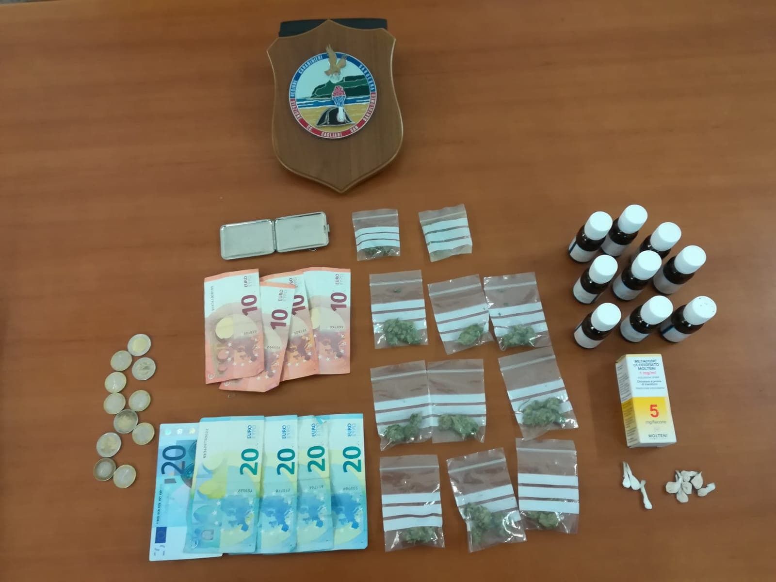 Cagliari, evade dai domiciliari e vende droga in via Schiavazzi con un complice: arrestato di nuovo