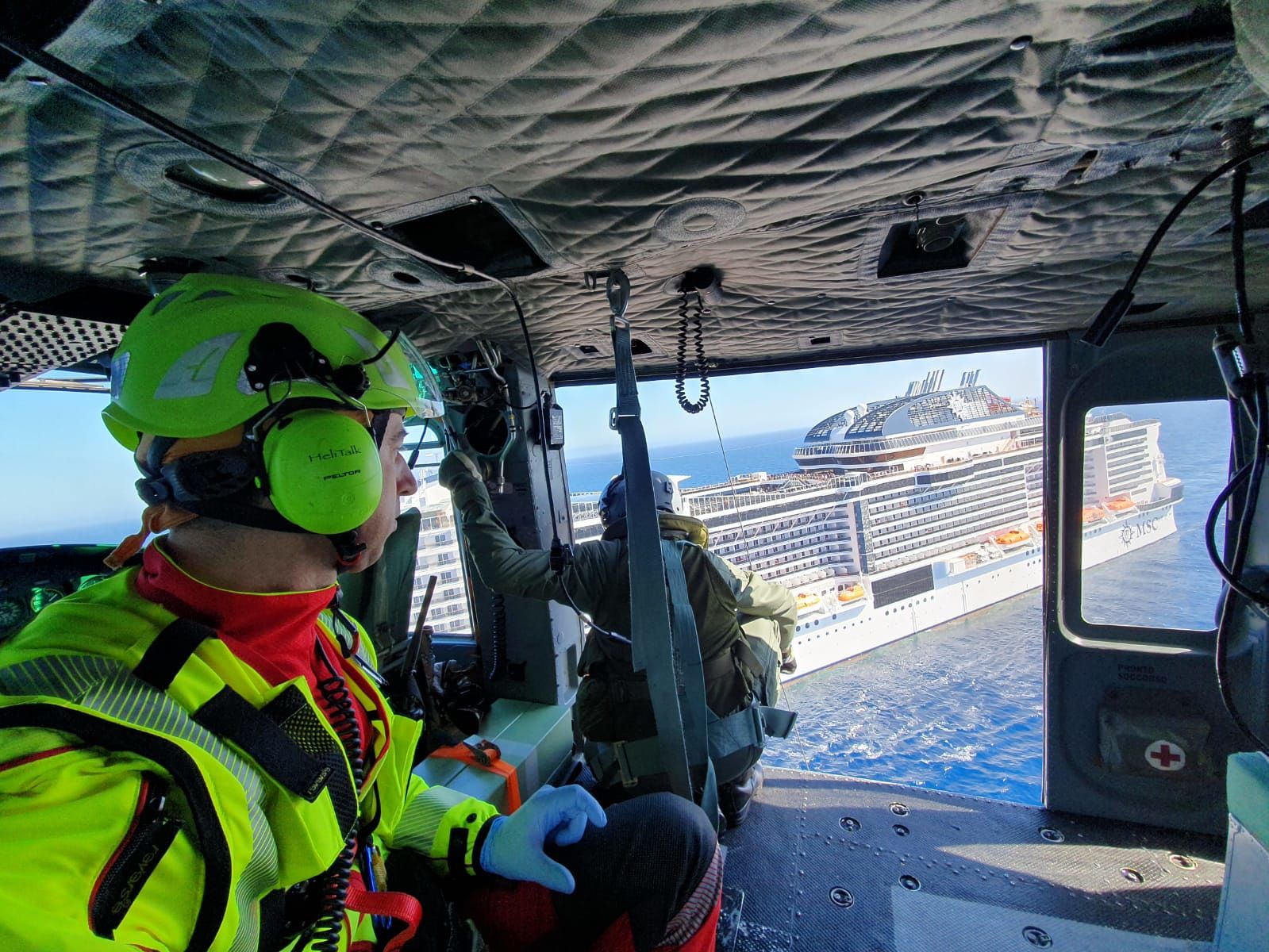 Malore a bordo della nave, donna salvata da un elicottero dell’aeronautica e ricoverata a Cagliari