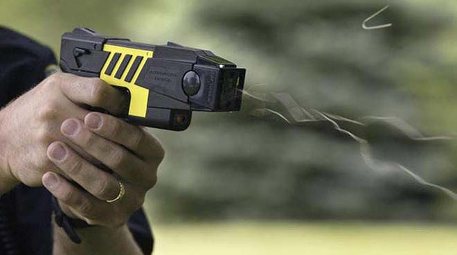 Bloccato con pistola taser: muore malato psichiatrico, polizia sotto accusa