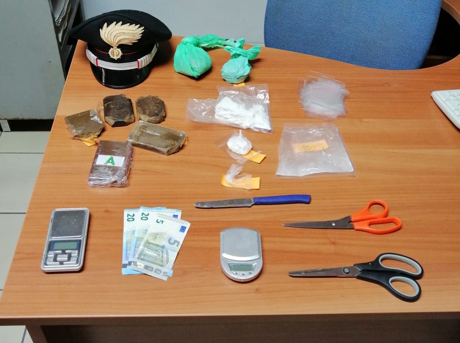 Minorenne sorpreso a Pirri con oltre mezzo kg di droga: arrestato dai carabinieri