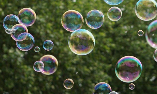 Bolle di sapone killer, Ministero Salute lancia l’allarme per rischio microbiologico