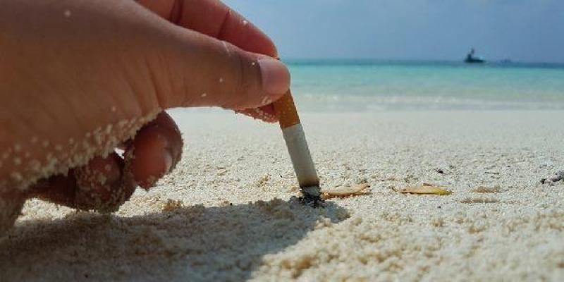 Cagliari, sigarette vietate anche al Poetto? “Solo se si crea un’area riservata ai fumatori”