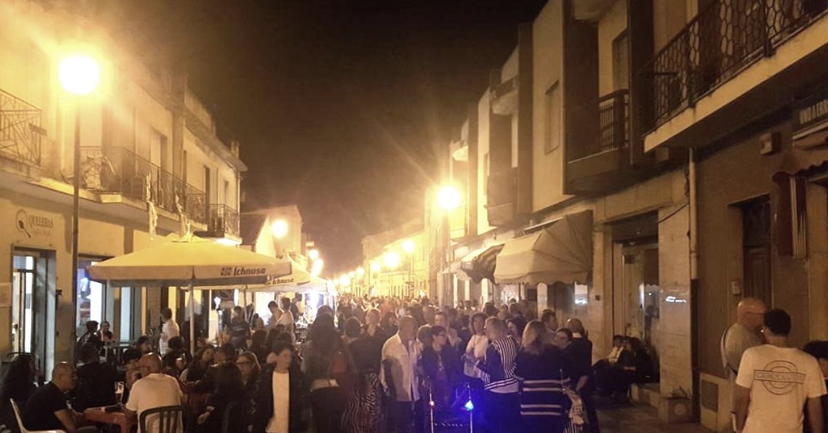 San Gavino, tutti pazzi per la Notte Viola: due giovani e l’idea che ha coinvolto tutto il paese