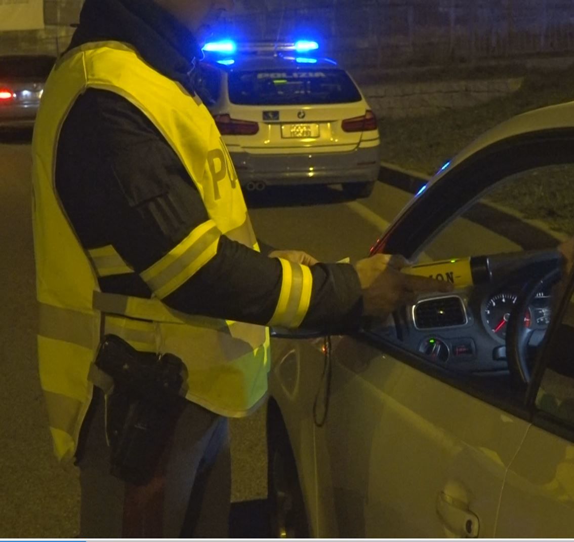 Nuoro, la polizia intensifica i controlli: già 89 le denunce per guida in stato di ebbrezza