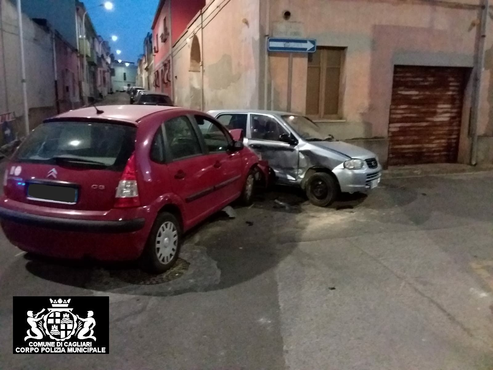 Scontro tra auto a Pirri, ferito un giovane di 24 anni