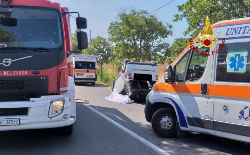Tragedia a Selargius, scontro tra auto in via delle Azalee: muore un 18enne