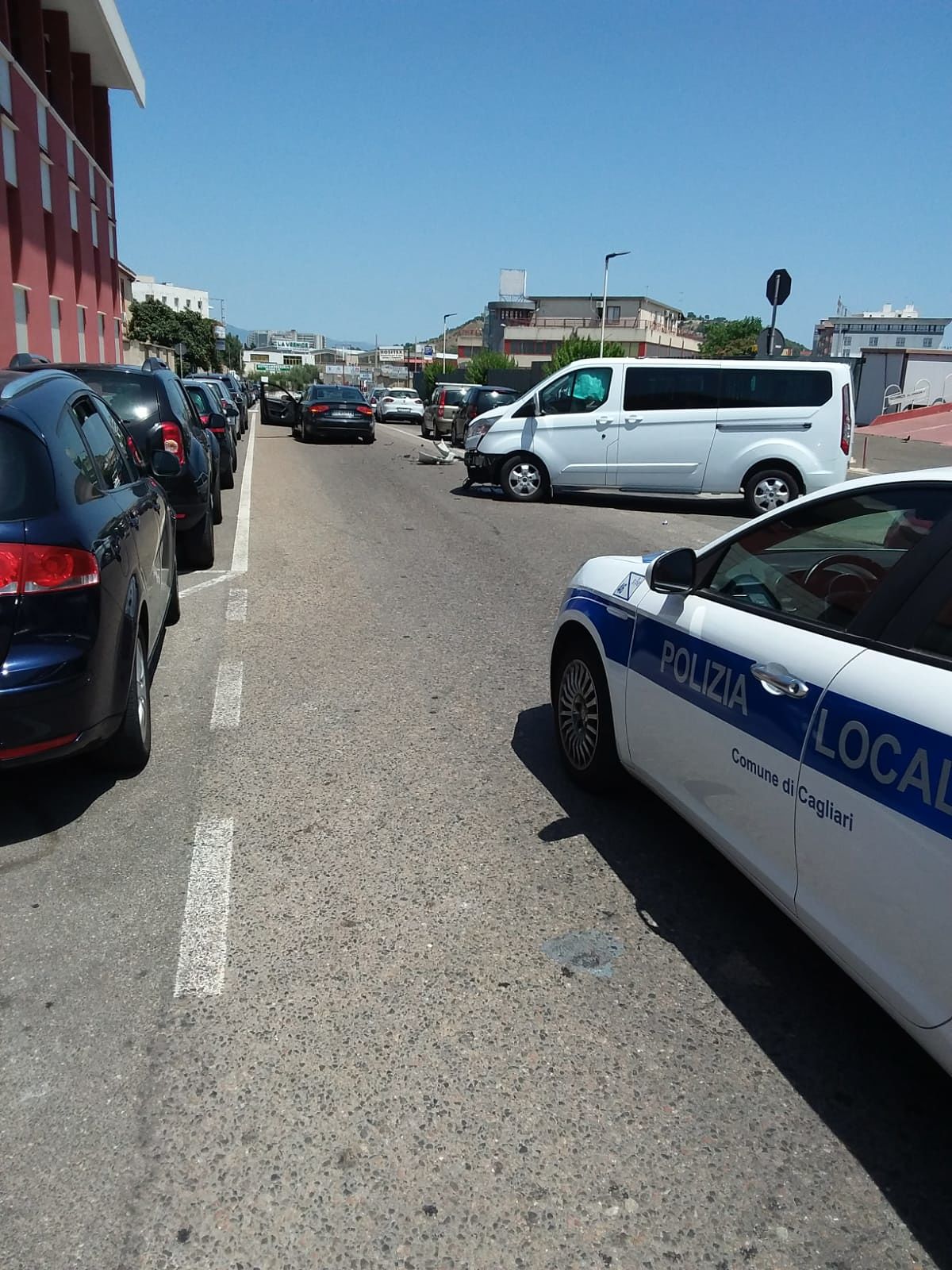 Cagliari, 29enne al volante di un’auto a noleggio si scontra con un’Audi: ci sono feriti