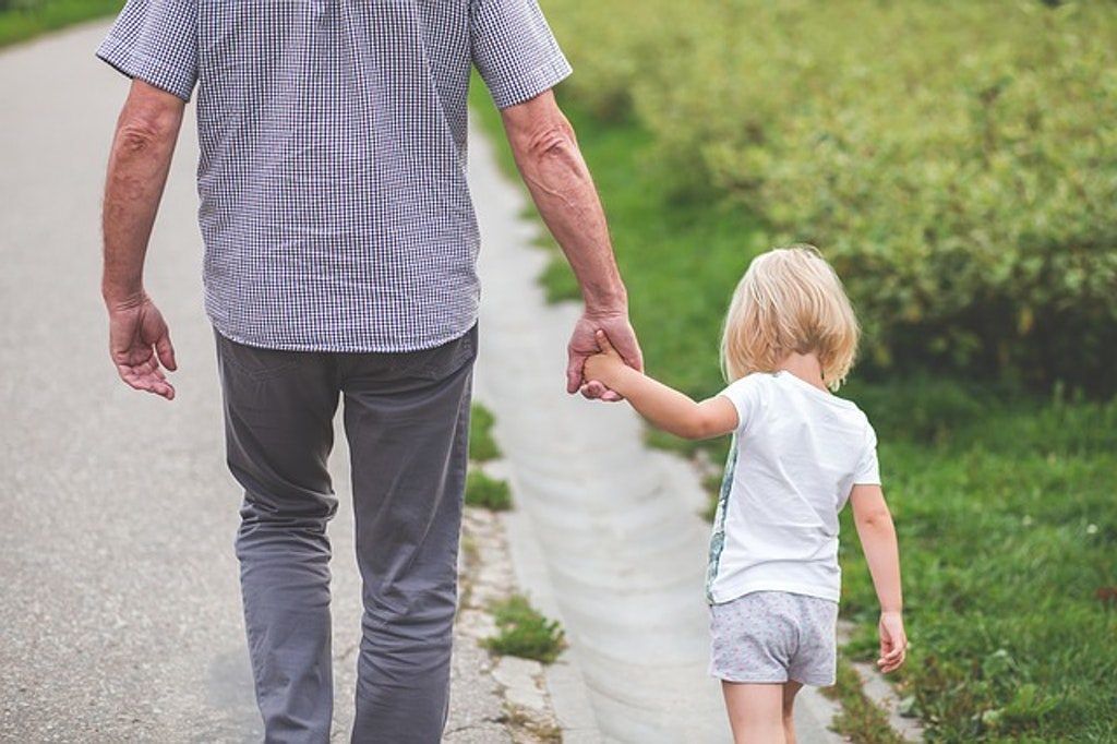 “Legame fra Gay Pride e i fatti di Bibbiano: bimbi indottrinati, stop ai baby pride”
