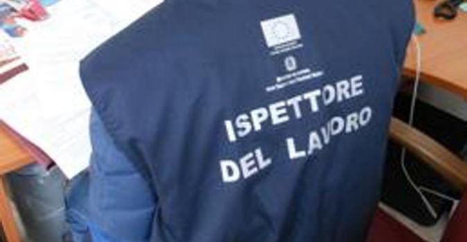 Assunti part time ma costretti a lavorare 54 ore: sanzionato rivenditore cinese a Oristano