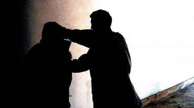 La sentenza: “Davanti al morso di un aggressore è legittima difesa stringere il naso ma non dare un pugno”