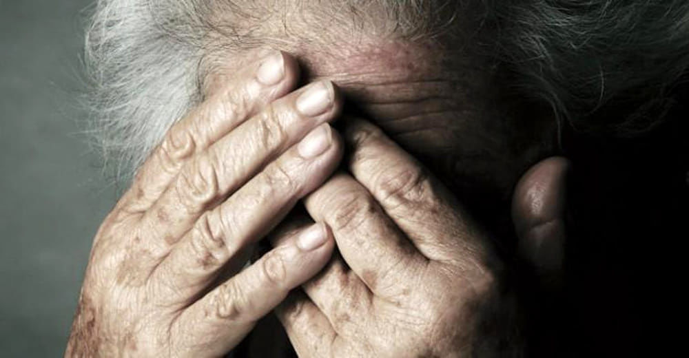 Minaccia la madre e colpisce alla pancia il patrigno disabile a Quartu, 51enne disoccupato in manette