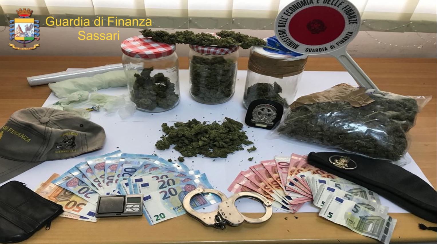 Spaccio di droga tra i giovanissimi in spiaggia, la finanza arresta un pusher ad Alghero