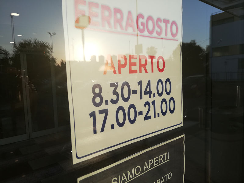 Cagliari, supermercati aperti a Ferragosto: “Devono restare tutti chiusi come in Germania”