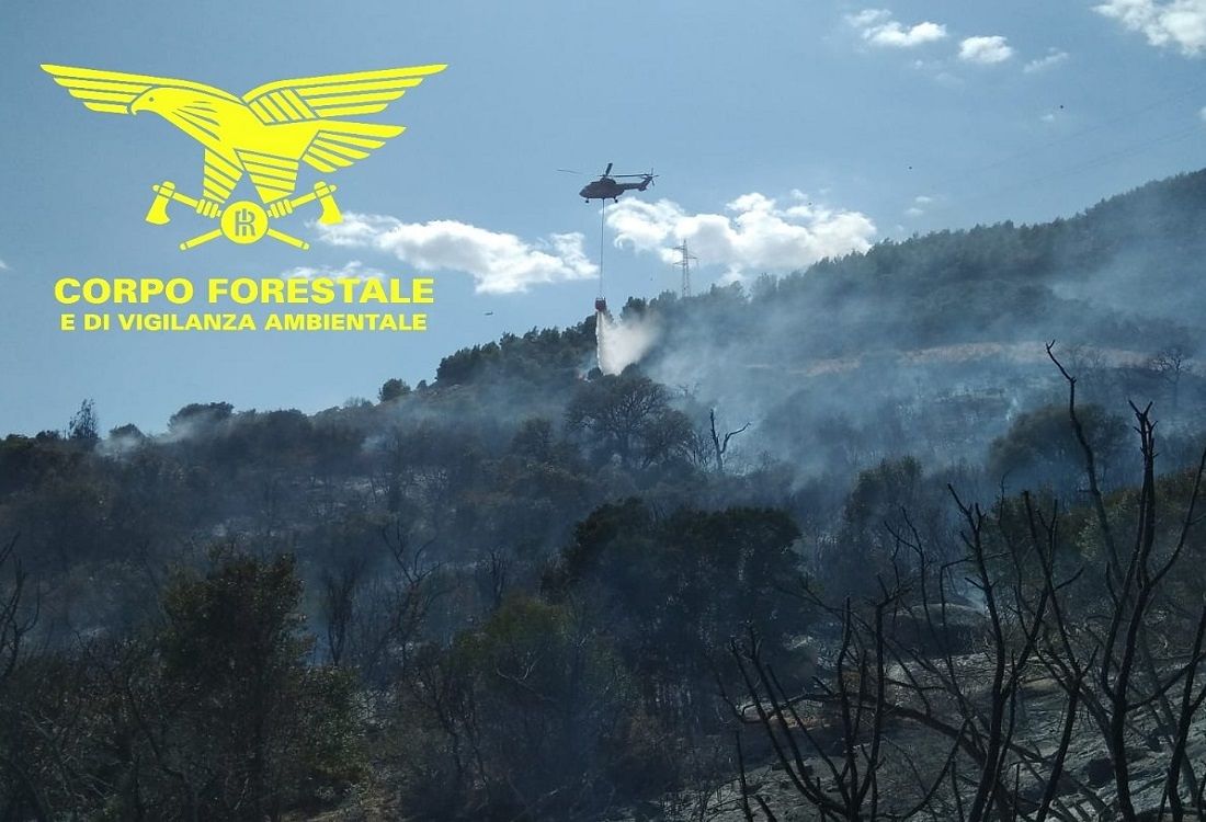 Fiamme senza tregua a Pula, il vento riaccende i focolai a Santa Margherita