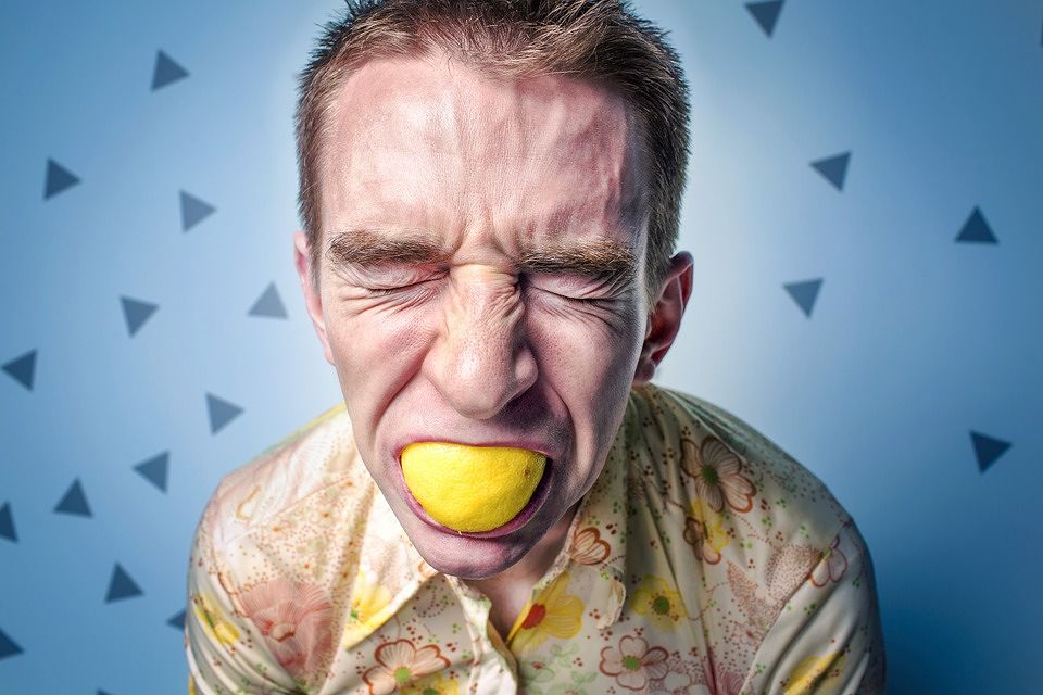 “Salviamo almeno i dodicenni: il 7 agosto dovranno “LIMONARE” con uno sconosciuto per ricevere un drink gratuito al Poetto”