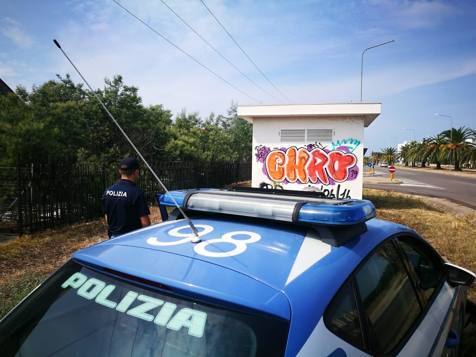 Imbrattano i muri con vernice spray: due minori denunciati a Oristano