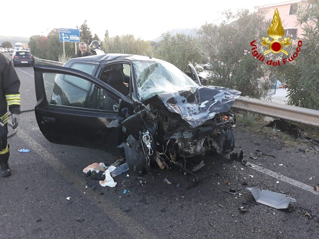 Frontale a Carbonia, tre persone ferite gravemente