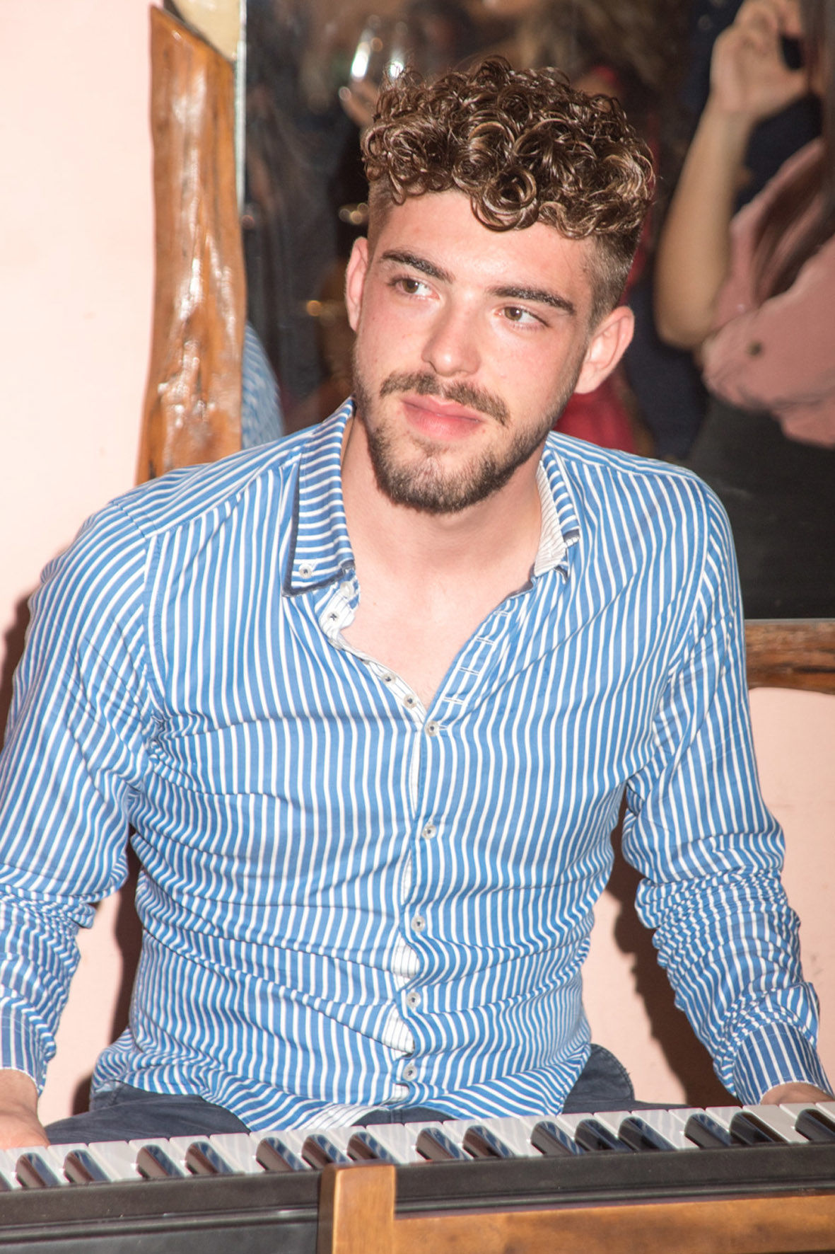Davide Deiana, 25 anni, da Quartu al sogno di Sanremo: canterà i suoi brani in lingua napoletana