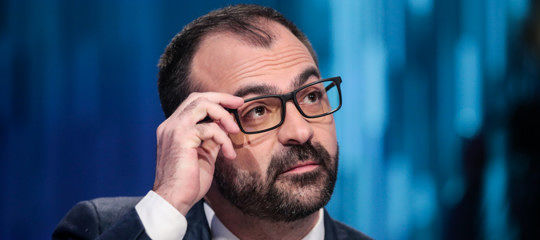 Scuola, Fioramonti: “Non basta una laurea per fare l’insegnante”