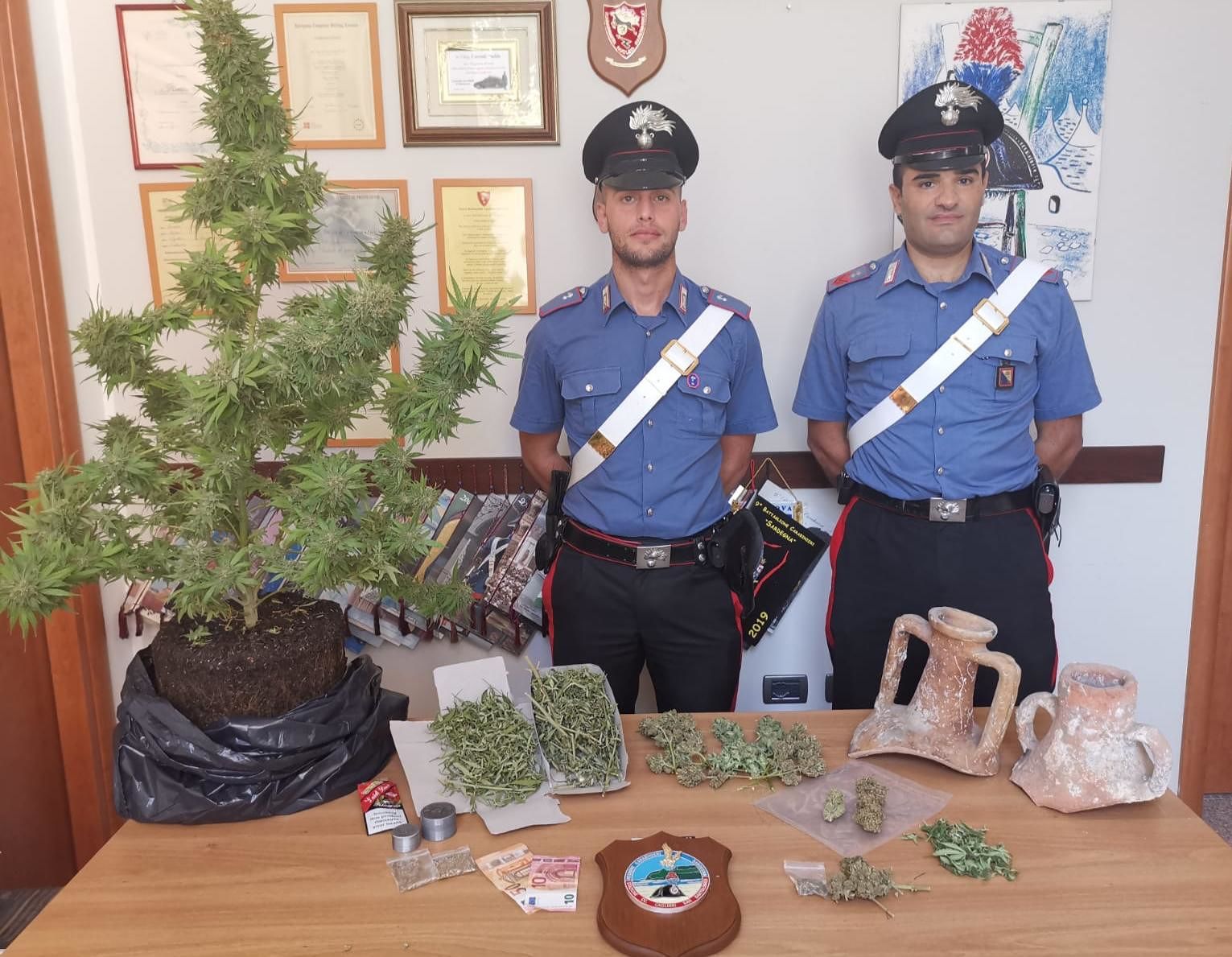 Sant’Elia, in casa droga e anfore romane: nei guai padre e figlio