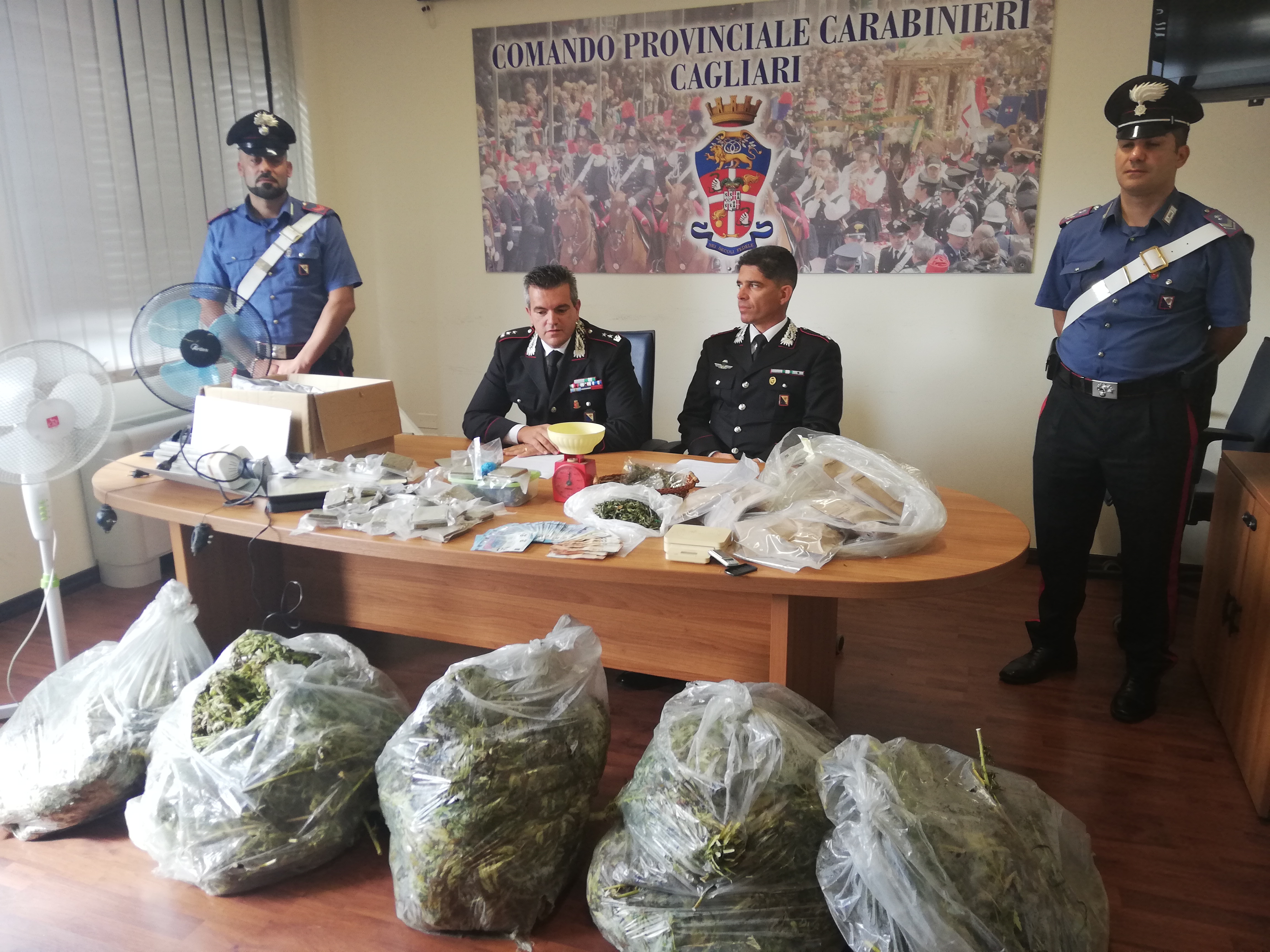 Settimo San Pietro, l’odore di marijuana arriva sino alla piazza: mega sequestro di droga