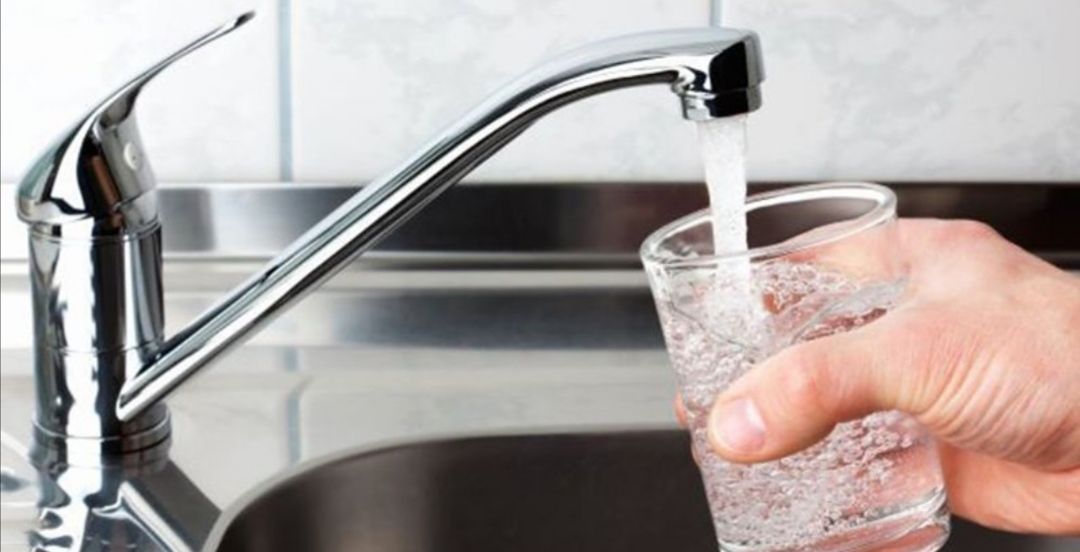 Serramanna, cittadini preoccupati: “Puzza di fogna nell’acqua del rubinetto”