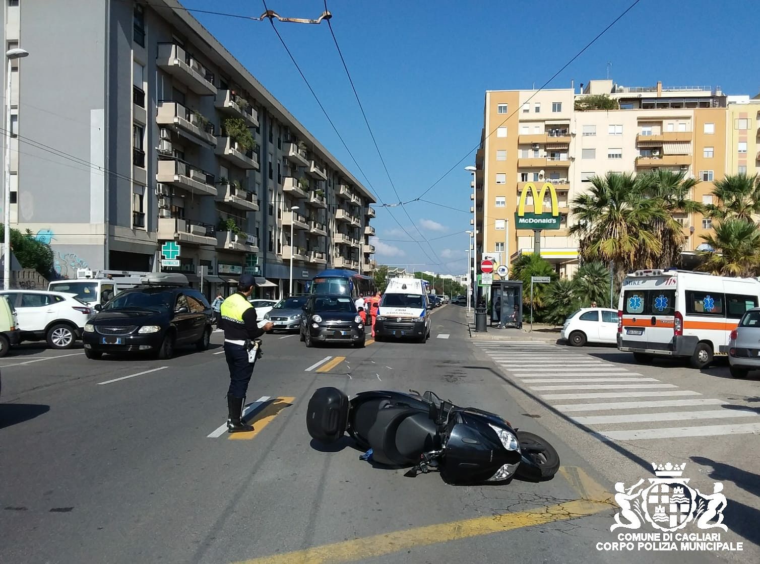 Cagliari, schianto auto-scooter in via Bacaredda: centauro 72enne finisce all’ospedale