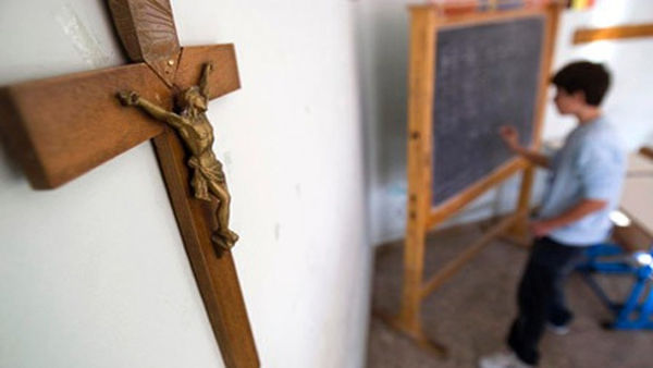 Scuola, mons. Russo: “Crocifisso? Da Fioramonti parole avventate”