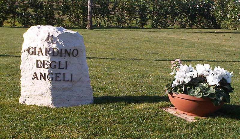 Cimitero per i feti a Cagliari, il “sì” del centrodestra scatena la polemica