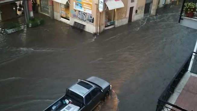 Allerta meteo a Cagliari, maxi pulizia dei tombini dal Poetto a Pirri