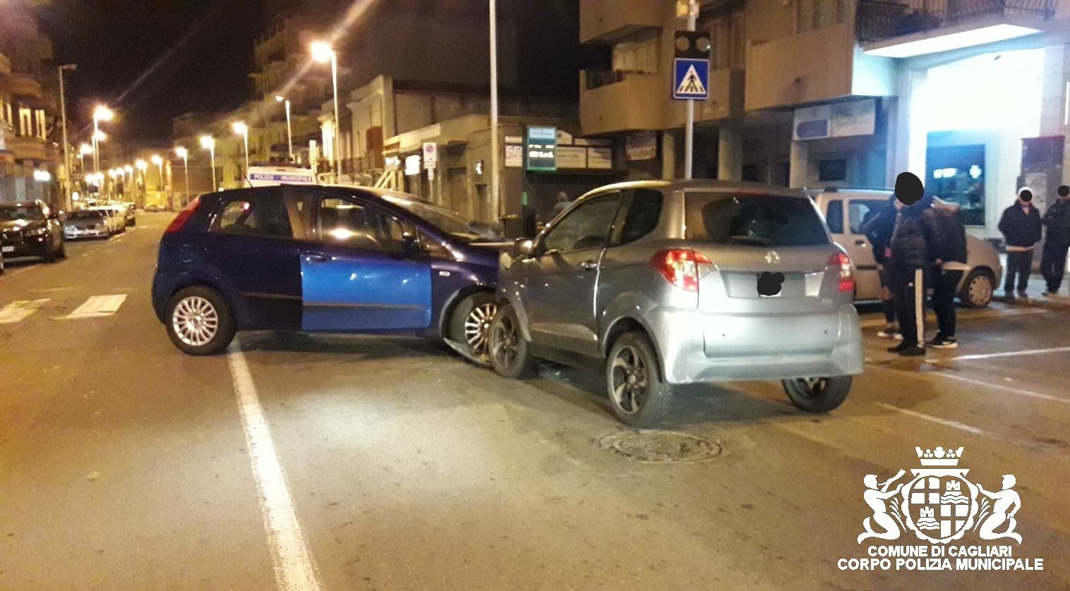 Cagliari, scontro nella notte a Sant’Avendrace: 18enne in ospedale