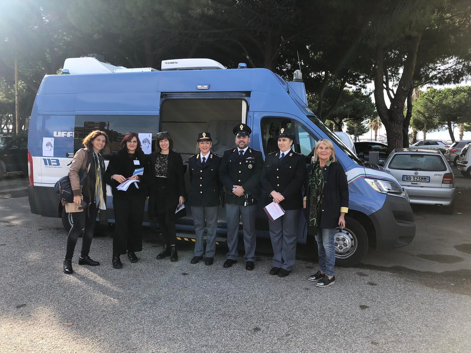 Giornata contro la violenza sulle donne, a Cagliari torna il camper della polizia
