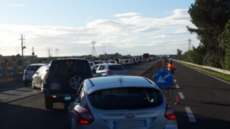 Code da incubo sulla 131, traffico bloccato verso Cagliari: “Mezz’ora per fare un chilometro”