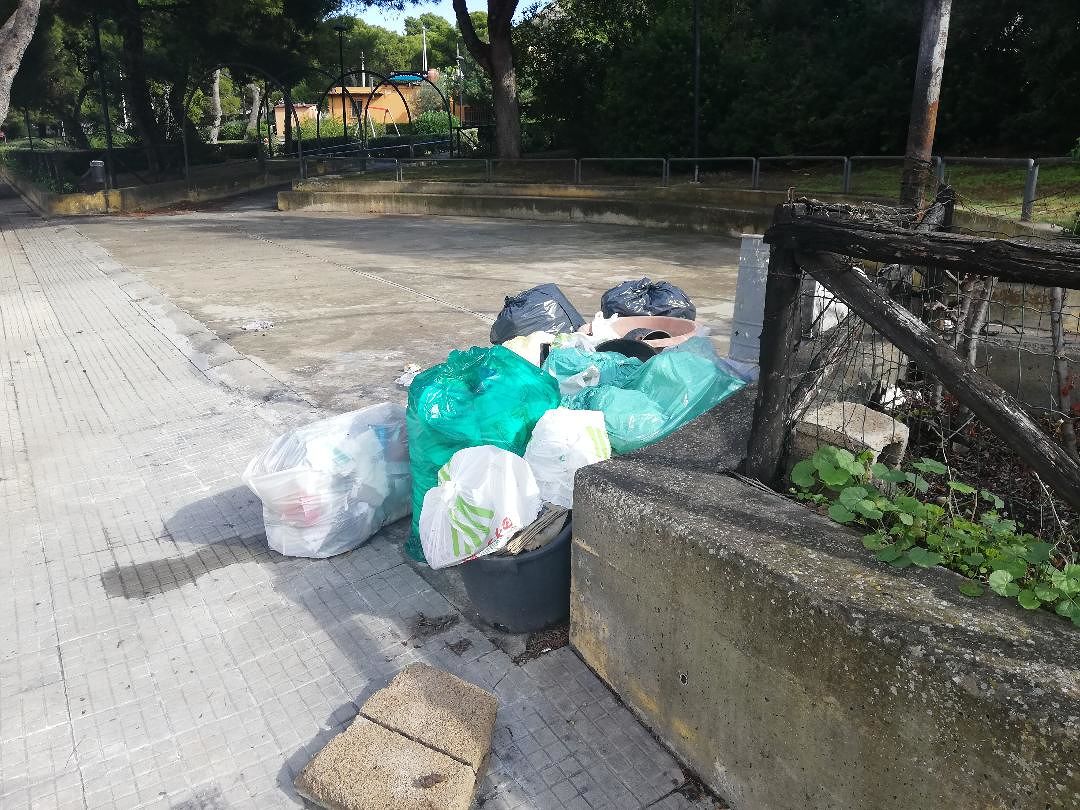 Cagliari, 30 nuove telecamere e droni contro i “caddozzi” dei rifiuti