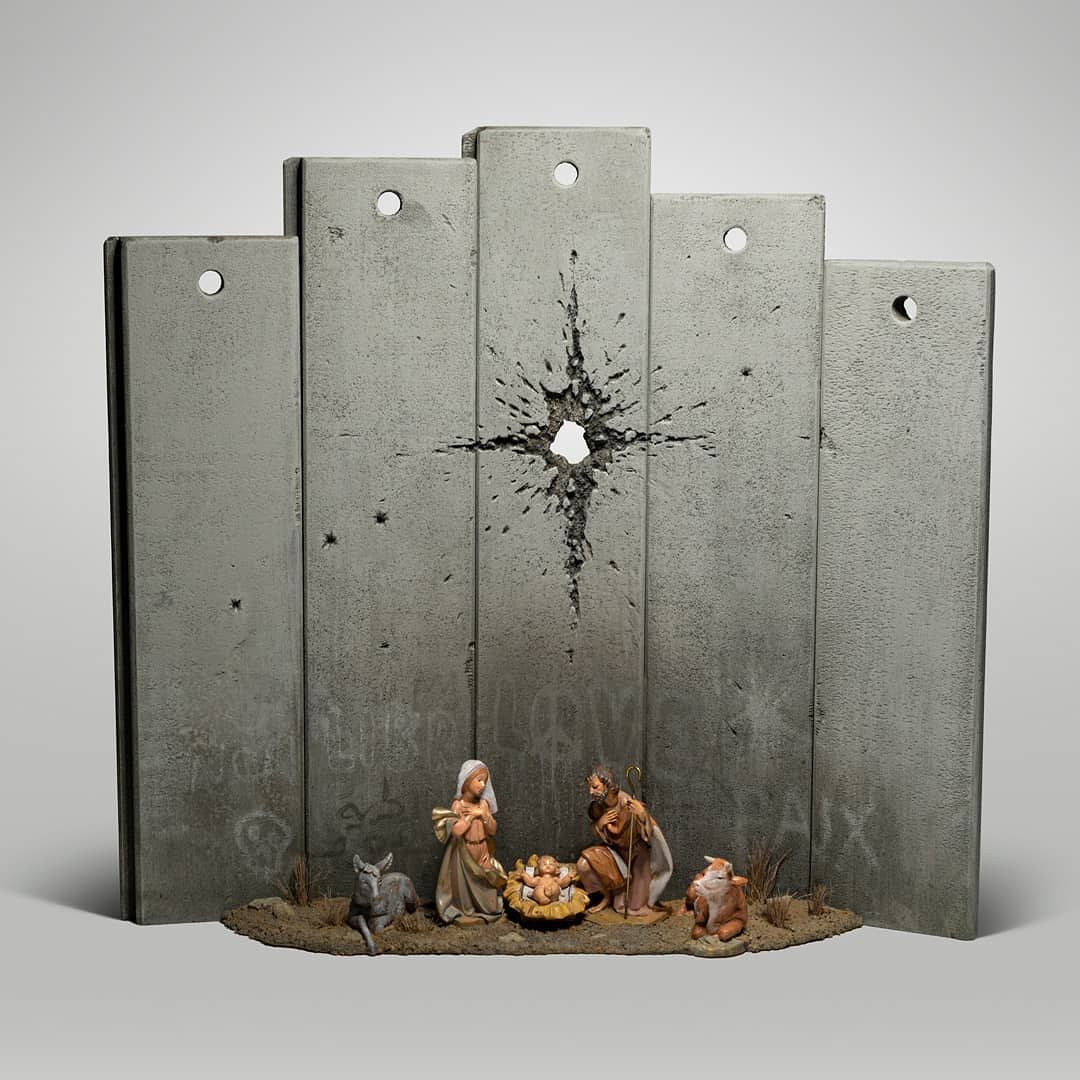 “Scar of Bethlehem”, il genio di Banksy colpisce ancora e scuote le coscienze: la natività in guerra