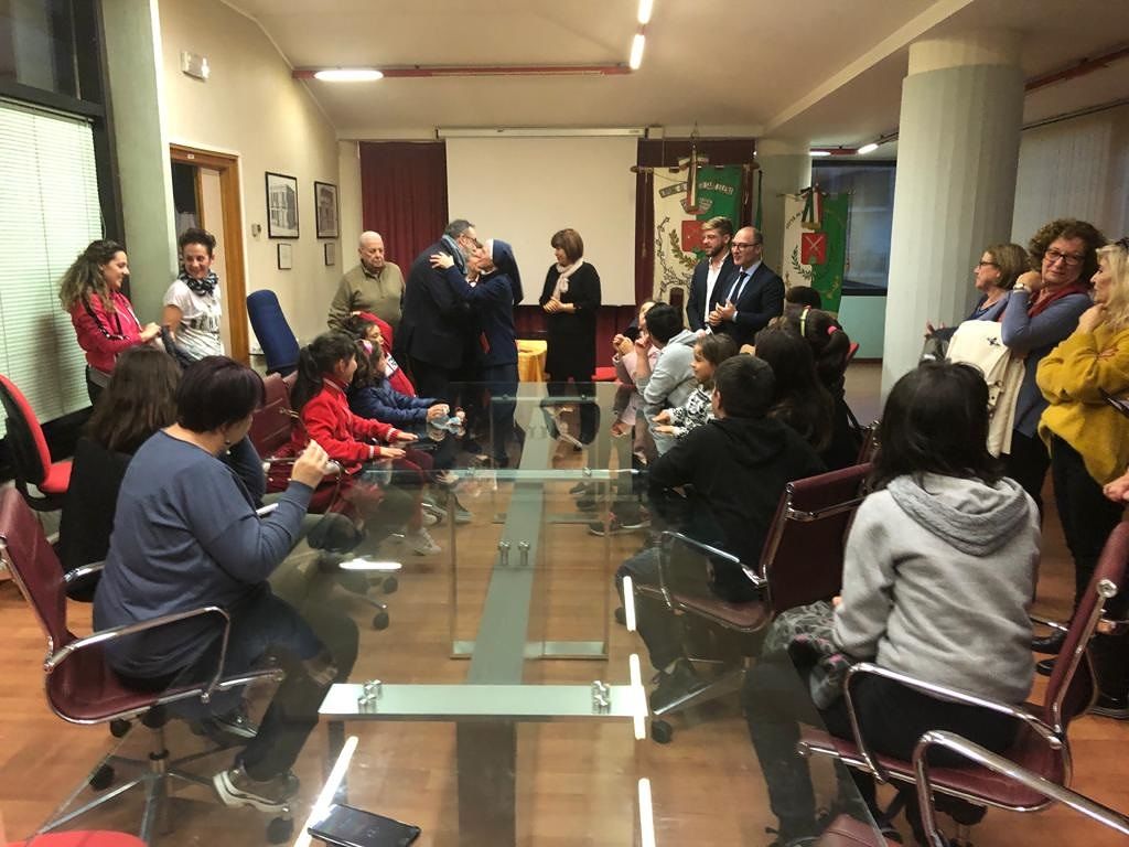 Quartu, l’incasso del mercatino alla comunità dei giovani in difficoltà di suor Anna