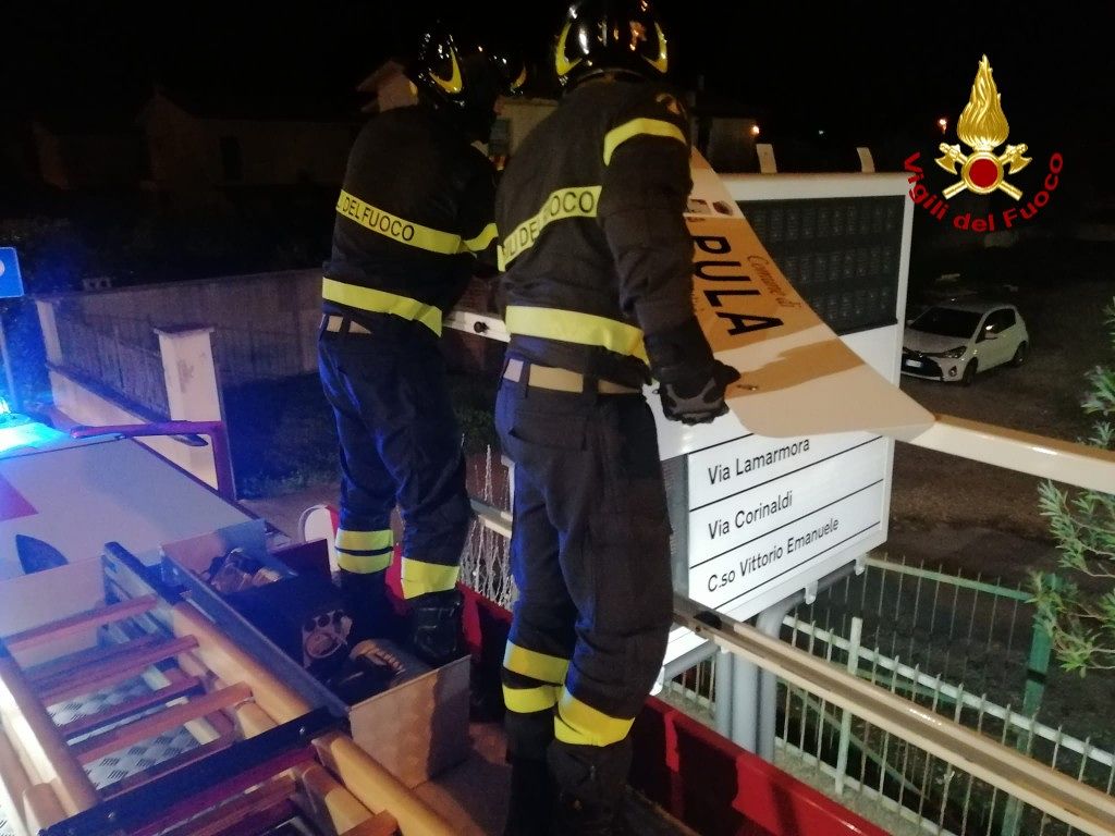 Paura a Pula, famiglia salva per miracolo dopo il crollo di un albero