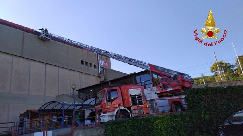 Vento record tra Cagliari e hinterland: danni alla chiesa di La Salle a Monserrato