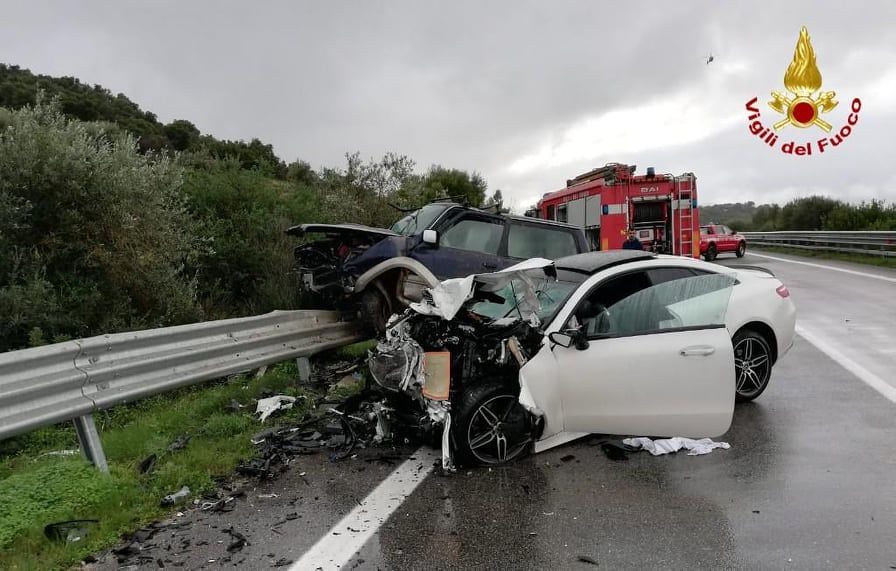 Pauroso schianto frontale a Castiadas, i cinesi di Cagliari piangono Angelo Zheng