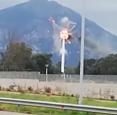 Pala eolica prende fuoco nella zona industriale di Villacidro – VIDEO