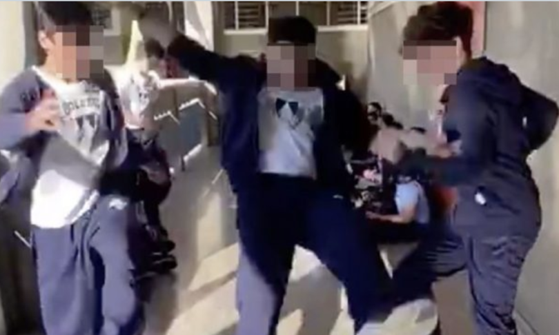 “Spacca cranio”, la sfida tra i giovani dilaga sui social: l’allarme della polizia