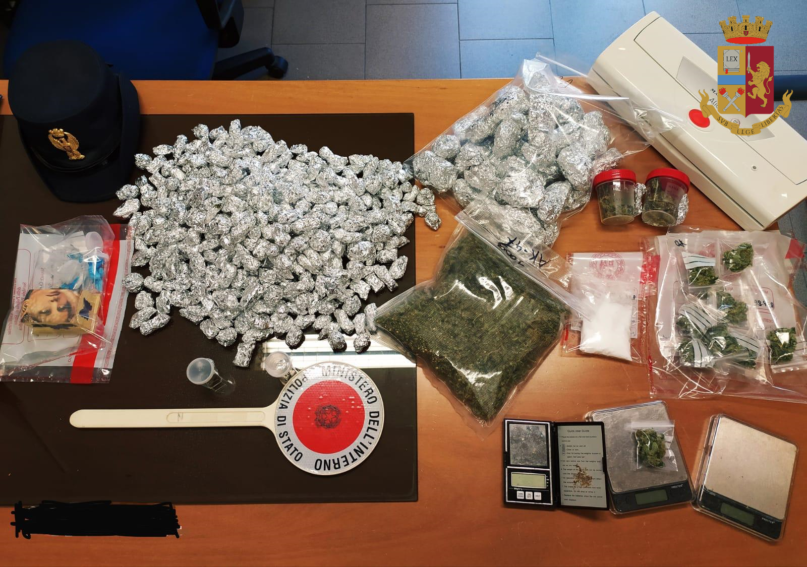 Aveva creato un market della droga in casa: 25enne arrestato a Quartu