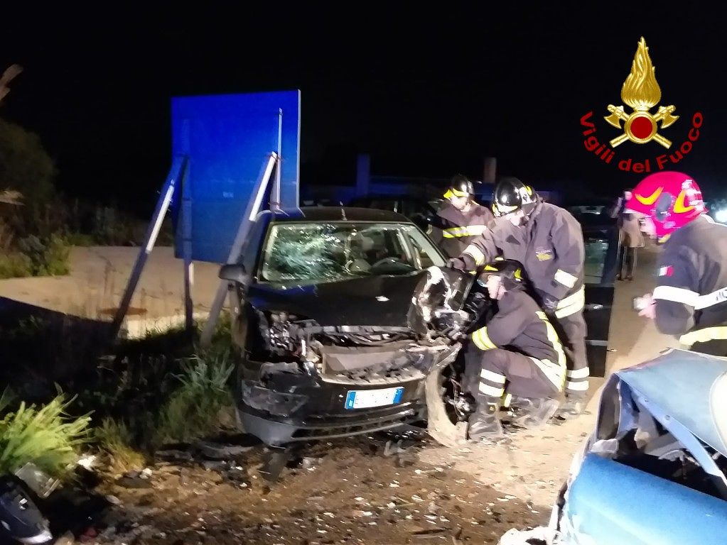 Iglesias, brutto schianto frontale sulla Provinciale 85: tre feriti, grave un ragazzo