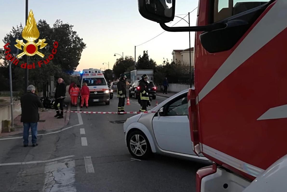 Tragedia sulle strade della Sardegna, moto contro auto: un morto